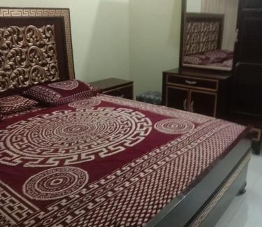 Gulberg Cama Y Desayuno | Gujrat Guest House