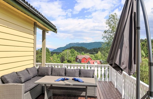 Tysnes Casa | Gule huset by Interhome