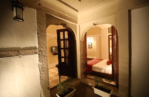 Varanasi Hotel | Guleria Kothi