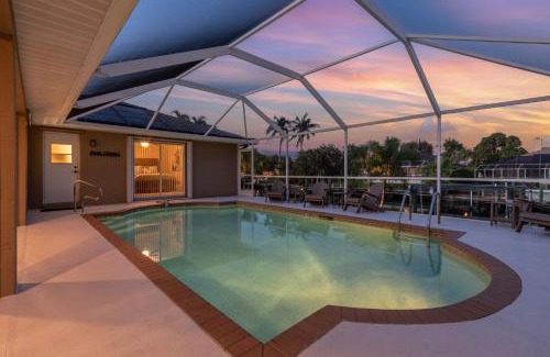 Fort Myers Casa | Gulf Access, Heated Pool, Bikes, Kayaks - Comfort on the H2O - Cape Coral - Roelens Vacations