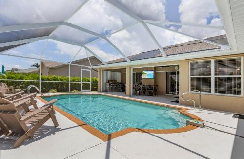 Fort Myers Casa | Gulf Access, Heated Pool, Bikes, Kayaks - Comfort on the H2O - Cape Coral - Roelens Vacations