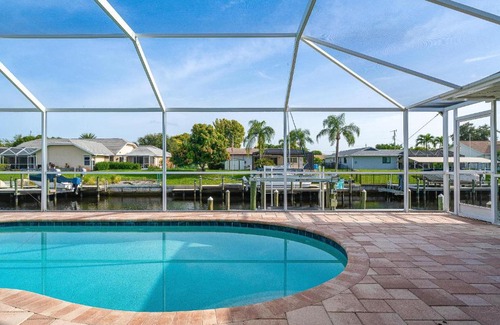 Fort Myers Casa | Gulf Access, Pool, Ping Pong & pool table, boat dock, sleeps 8-Cape Coral Seashells