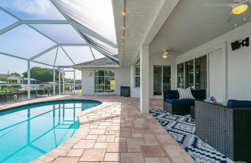 Fort Myers Casa | Gulf Access, Pool, Ping Pong & pool table, boat dock, sleeps 8-Cape Coral Seashells