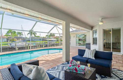 Fort Myers Casa | Gulf Access, Pool, Ping Pong & pool table, boat dock, sleeps 8-Cape Coral Seashells