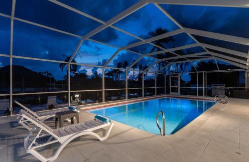 Yacht Club Casa | Gulf Access, Pool Table, Heated Pool, Sleeps 12 - Villa Dolphin Sunset
