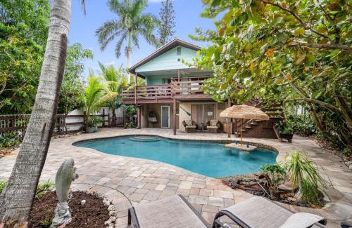 North Naples Casa | Gulf Access Waterfront Oasis with Heated Pool! Near Beach & Mercato!
