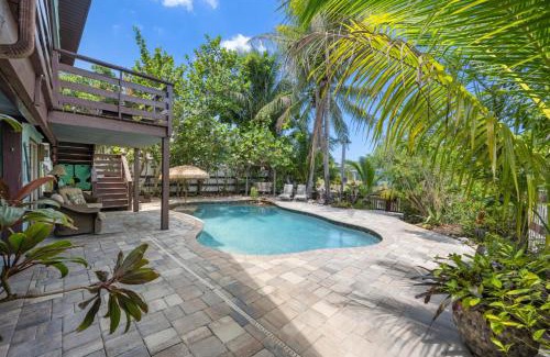North Naples Casa | Gulf Access Waterfront Oasis with Heated Pool! Near Beach & Mercato!