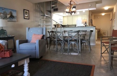 Belleair Beach Condominio | Golfo de México y Piscina - Justo afuera de su puerta!