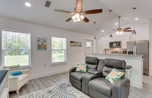 Gulf Breeze Casa | Gulf Breeze Home w/ Screened Porch: Near Beach!