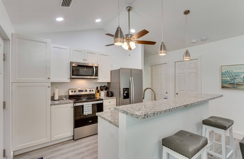 Gulf Breeze Casa | Gulf Breeze Home w/ Screened Porch: Near Beach!