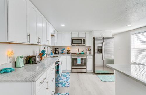 Gulf Breeze Casa | Gulf Breeze Home with Deck Walk to Public Boat Ramp