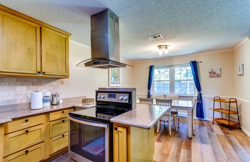 Gulf Breeze Casa | Gulf Breeze Oasis w/ Patio, Grill & Beach Chairs