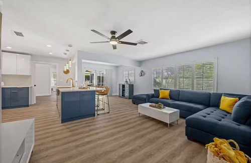 Laurel Casa | Gulf Coast Paradise: 3/2 Beach Retreat with Pool & Family Amenities"