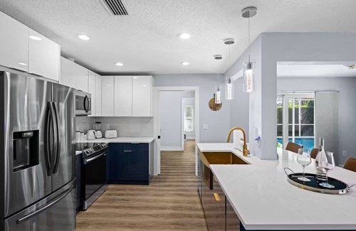 Laurel Casa | Gulf Coast Paradise: 3/2 Beach Retreat with Pool & Family Amenities"