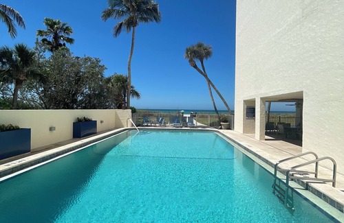 Longboat Key Condominio | Gulf front 2-bedroom condo with private beach central Longboat Key