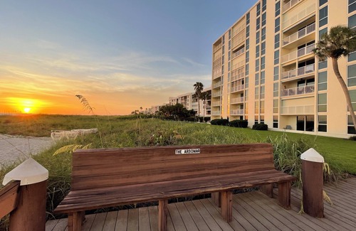 Longboat Key Condominio | Gulf front 2-bedroom condo with private beach central Longboat Key