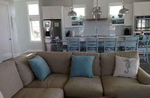 Port St. Joe Casa | Nuevo, Gulf Front Beach House con concepto abierto, ascensor y paseo marítimo de 220 pies.