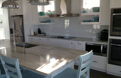 Port St. Joe Casa | Nuevo, Gulf Front Beach House con concepto abierto, ascensor y paseo marítimo de 220 pies.