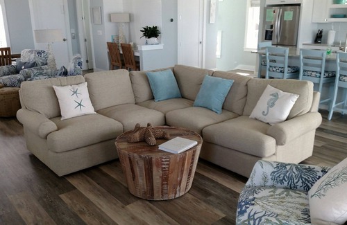 Port St. Joe Casa | Nuevo, Gulf Front Beach House con concepto abierto, ascensor y paseo marítimo de 220 pies.