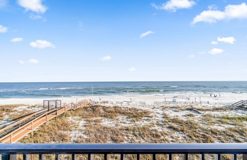 Ono Island Condominio | Gulf-front getaway with a pool, free WiFi, washer/dryer, & central AC