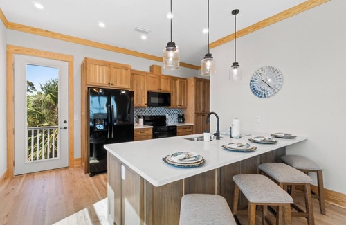 Indian Pass Casa | Gulf Front Home | Sleeps 12 | Pets OK | Grill