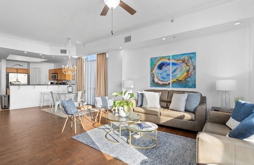 Gulfport Condominio | Gulf-Front Luxury End Unit with Infinity Pool,
