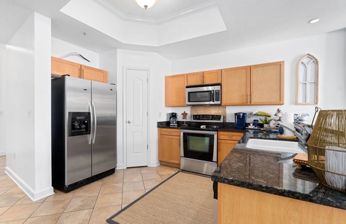 Gulfport Condominio | Gulf-Front Luxury End Unit with Infinity Pool,