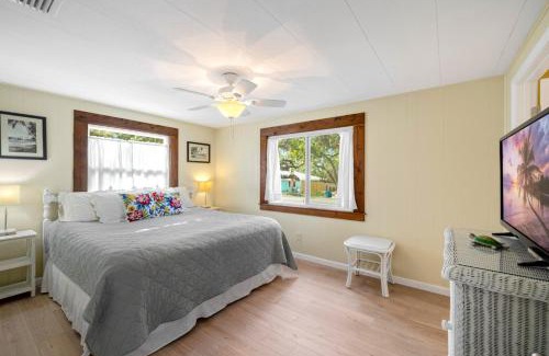 Cedar Key Casa | Gulf Girl a vintage Cedar Key retreat
