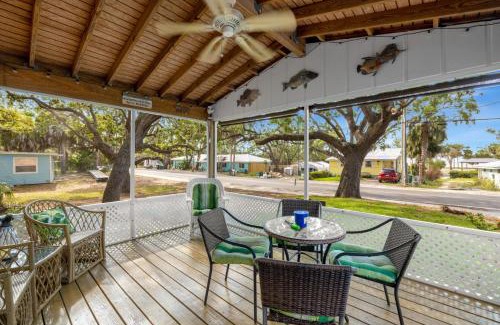 Cedar Key Casa | Gulf Girl a vintage Cedar Key retreat