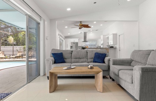 Bradenton Casa | Gulf Shores - Heated Pool Home near Anna Maria Island - Beaches
