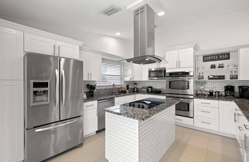 Bradenton Casa | Gulf Shores - Heated Pool Home near Anna Maria Island - Beaches
