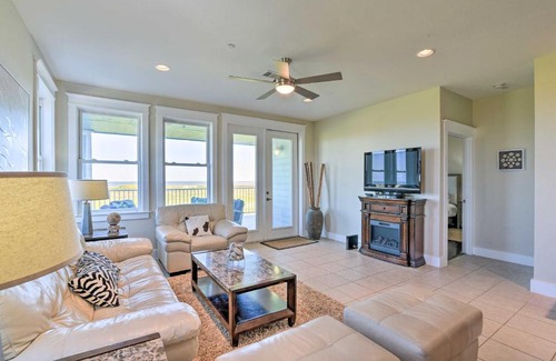 Red Fish Cove Apartamento | Gulf View and Beach Access Galveston Resort Condo!