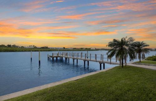 Indian Shores Casa | Gulf Views Pool Walk to Beach Family Friendly