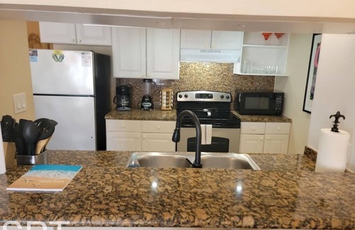 South Padre Island Condominio | Gulfpoint 1302 1 Bedroom Condo by RedAwning