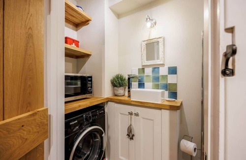 Poole Casa | Gull House - Charming Cottage Feel with Log Burner