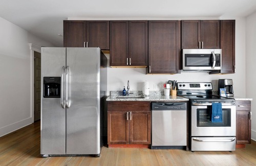 Downtown Charleston Apartamento | Gullah Suite | In the Heart of King Street!