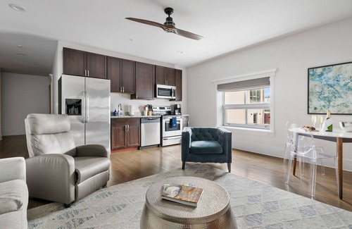 Downtown Charleston Apartamento | Gullah Suite | In the Heart of King Street!