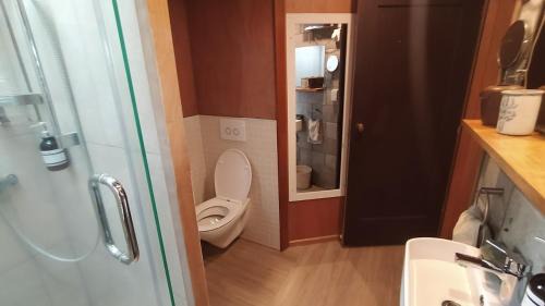 Hamilton North Apartamento | Gully hideaway apartment