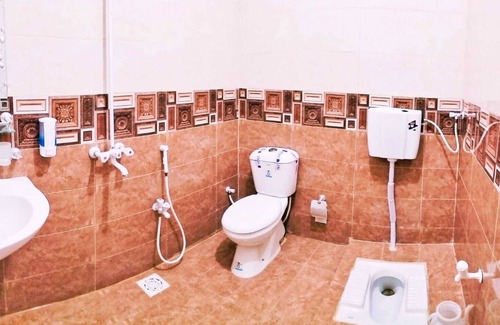 Gulshan-e-Iqbal Hotel | Gulshan Palace Near Agha khan Hospital