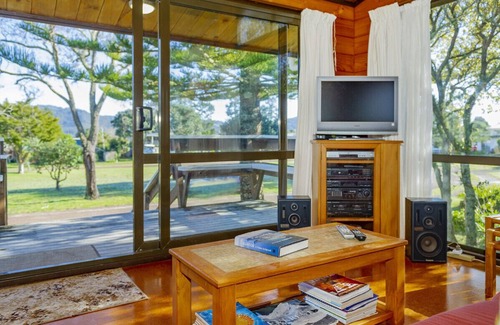 Pauanui Cabaña | Gumhill Escape - Pauanui Holiday Home
