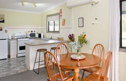 Pokolbin Cabina | Gumnut Cabin 9 - 2 bedroom with 2 x queen beds