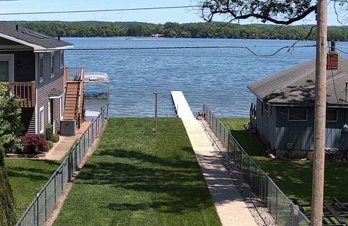 Shelbyville Casa | Gun Lake home w/private lot, dock, and tons of parking!