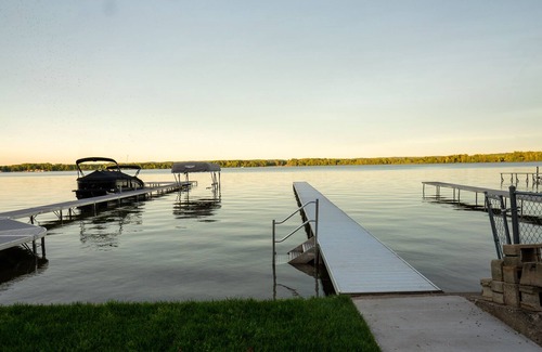 Shelbyville Casa | Gun Lake home w/private lot, dock, and tons of parking!