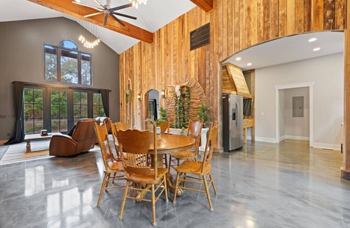 Dickson County Casa | Gun Valley Ranch - Hot Tub