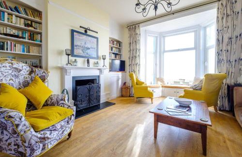 Aldeburgh Casa | Gunfleet, Aldeburgh - A Large Seafront House with Stunning Sea Views from all the floors, Sleeps 14 - Aldeburgh Coastal Cottages