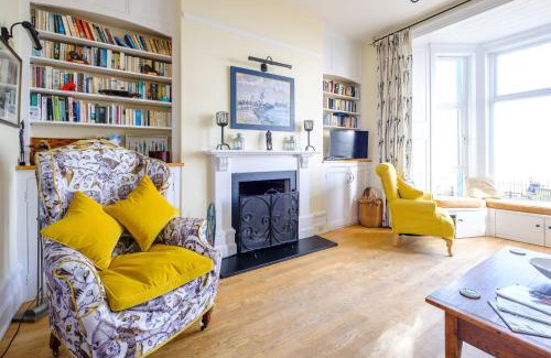 Aldeburgh Casa | Gunfleet, Aldeburgh - A Large Seafront House with Stunning Sea Views from all the floors, Sleeps 14 - Aldeburgh Coastal Cottages