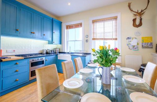 Aldeburgh Casa | Gunfleet, Aldeburgh - A Large Seafront House with Stunning Sea Views from all the floors, Sleeps 14 - Aldeburgh Coastal Cottages