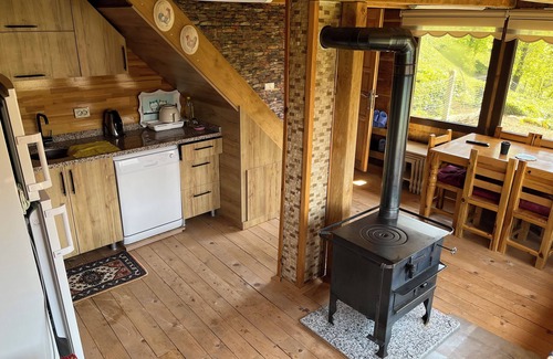 Camlihemsin Chalet De Esquí | Gunguli Chalet - Delightful 4-Bedroom in Çamlıhemşin