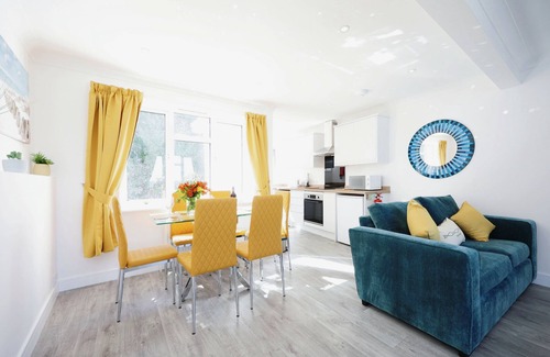 Shanklin Cabaña | Gurnard At The Aqua - sleeps 6 guests in 3 bedrooms