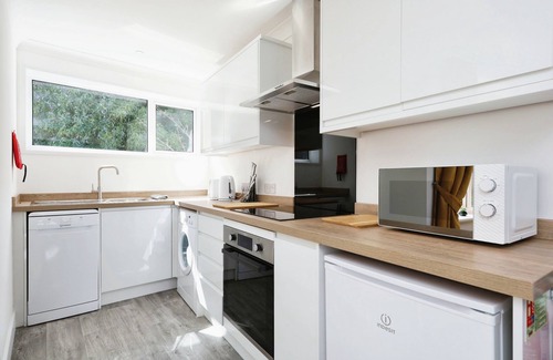Shanklin Cabaña | Gurnard At The Aqua - sleeps 6 guests in 3 bedrooms
